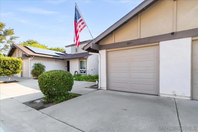 220 Eveningside Gln, Escondido CA: https://media.crmls.org/mediaz/68835e75-572d-481a-ab5b-11ec5fd4779d.jpg