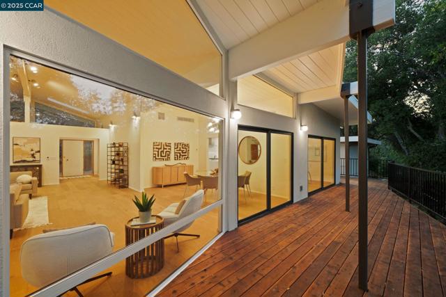 233 Melody Ln, Orinda CA: https://media.crmls.org/mediaz/6883bac9-7989-4d52-b6e7-c489ed7ba7af.jpg