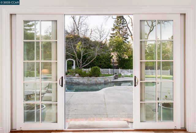 45 Lark Pl, Alamo CA: https://media.crmls.org/mediaz/6883f926-79c6-408c-b6fd-75c7ff507cf1.jpg