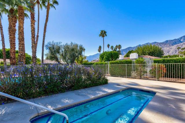 2113 Sunshine Way, Palm Springs CA: https://media.crmls.org/mediaz/68849100-6aa6-4345-906e-e1ebb2b0e30b.jpg
