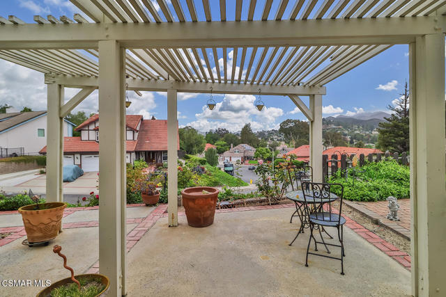 3616 Pebble Place, Newbury Park CA: https://media.crmls.org/mediaz/6884ceda-b98a-4d2b-93b1-abbd72b1854c.jpg