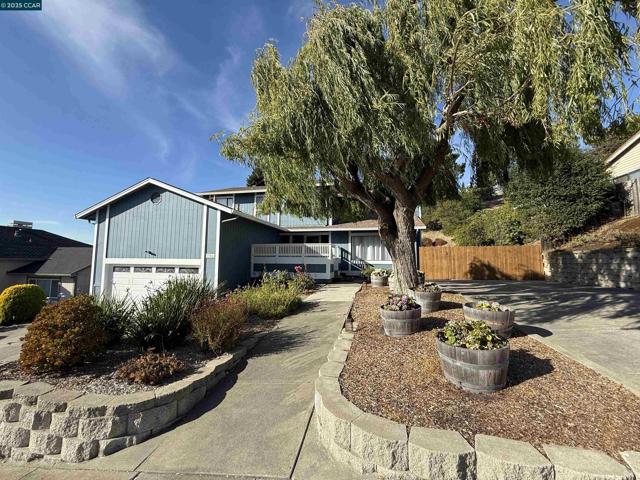 154 Turnberry Way, Vallejo CA: https://media.crmls.org/mediaz/6884d396-4e98-4c09-b496-78c137bf863d.jpg