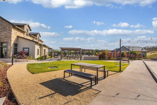 61109 Via Vicenza, San Ramon CA: https://media.crmls.org/mediaz/6884d599-9dc1-42f5-ada3-0703ea5a987a.jpg