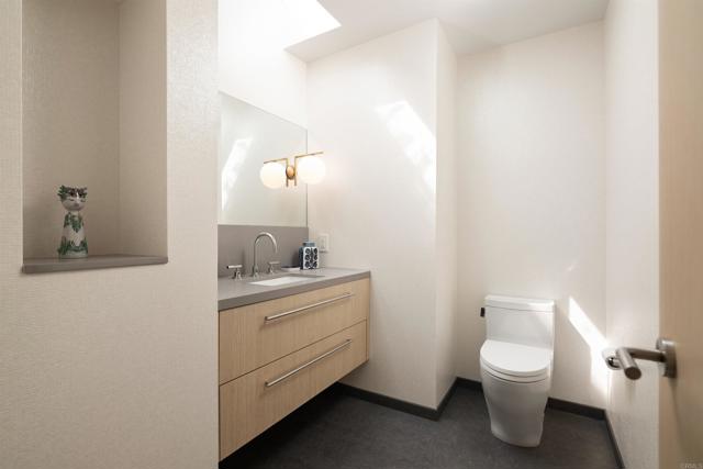 Detail Gallery Image 16 of 27 For 2110 Avenida De La Playa #C,  La Jolla,  CA 92037 - 3 Beds | 2/1 Baths