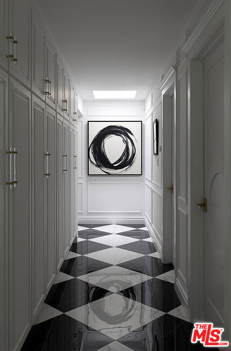 https://media.crmls.org/mediaz/6885ec19-b349-4b63-9ff6-e2ec45ac9723.jpg?preset=X-Large