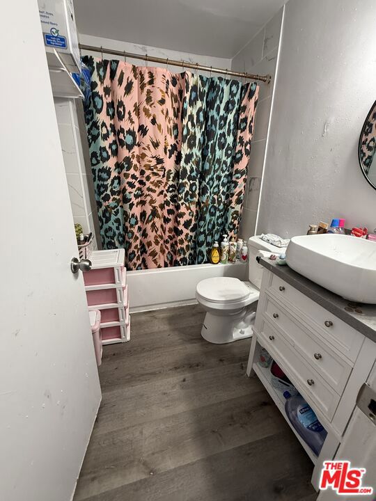 8307 S Figueroa Street, Los Angeles CA: https://media.crmls.org/mediaz/68860190-c476-4cc1-8c38-27c5f3b1d93b.jpg