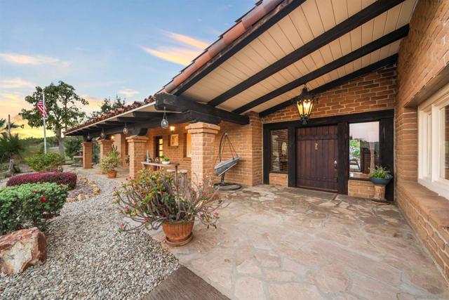 Image 7 of 75 For 1951 Cloverdale Rd