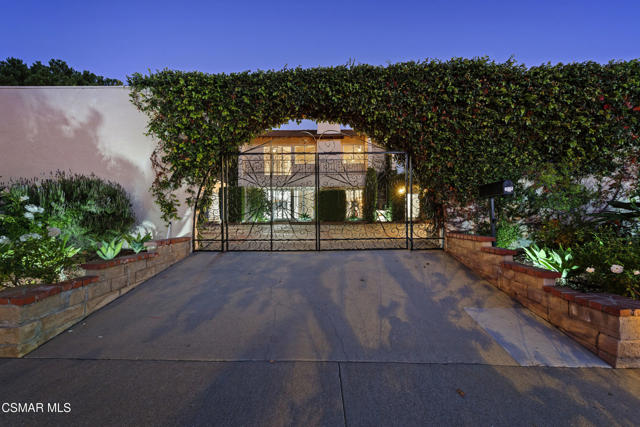 4524 Greengate Court, Westlake Village CA: https://media.crmls.org/mediaz/6886ee5c-2f25-48b0-93cf-569c1dc5777c.jpg