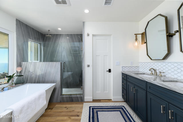 818 Caliente Lane, Ventura CA: https://media.crmls.org/mediaz/6887227d-f453-48e6-9b81-5ac377908d2e.jpg