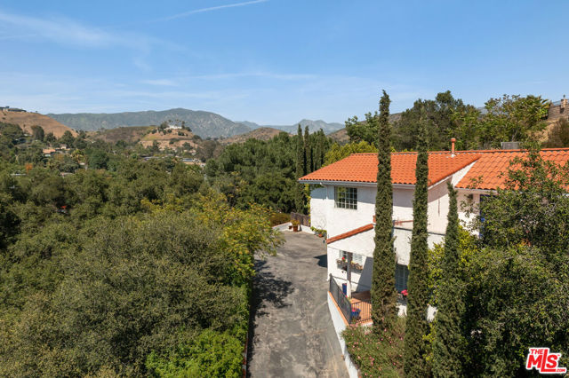 9732 Rotta Avenue, Sunland CA: https://media.crmls.org/mediaz/6887263b-b713-4f1c-bcae-63f7e7873471.jpg