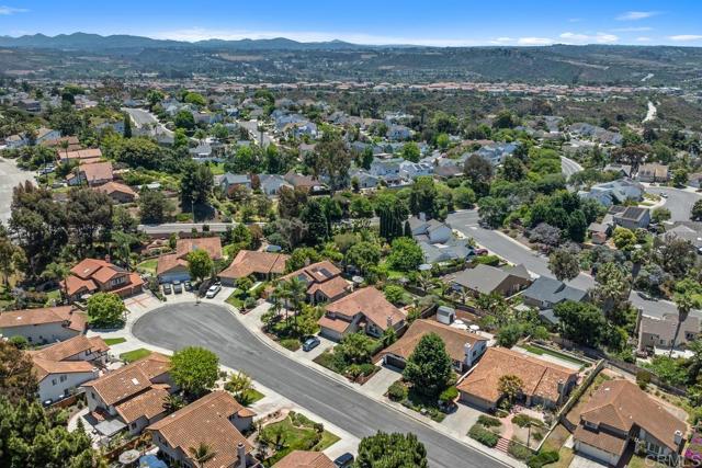 2663 Sutter St, Carlsbad CA: https://media.crmls.org/mediaz/68883115-2f67-4868-90d7-a3961130f473.jpg