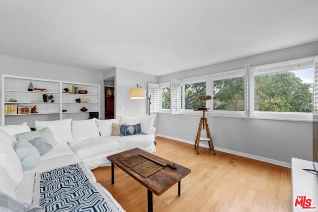 1225 Washington Avenue, Santa Monica CA: https://media.crmls.org/mediaz/688845a2-9c59-4f31-a91a-0c4217f7ecb1.jpg