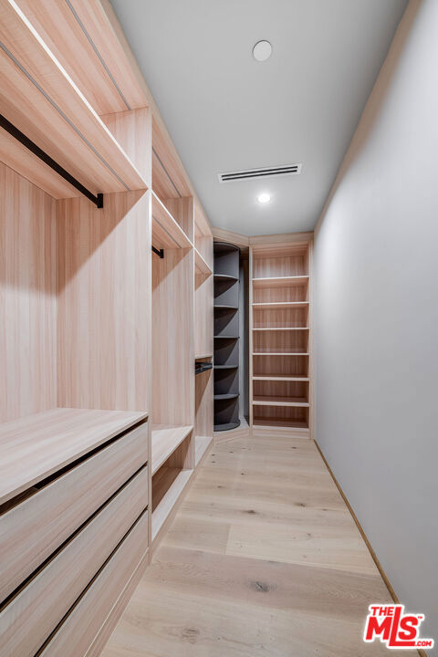 8721 Sunset Plaza Terrace, West Hollywood CA: https://media.crmls.org/mediaz/68885e10-0660-48ba-b330-8f3e3b810211.jpg