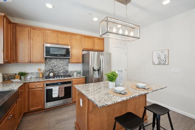 1109 Marsala Cir, Salinas CA: https://media.crmls.org/mediaz/6888991f-b79b-4faf-97f0-c546d174d0d2.jpg