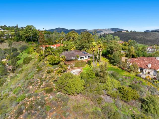 16574 Zumaque, Rancho Santa Fe CA: https://media.crmls.org/mediaz/6888a88c-3b82-4110-8a67-f033333f40cf.jpg