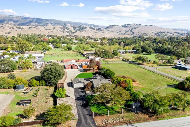 11840 Foothill Avenue, Gilroy CA: https://media.crmls.org/mediaz/688913d3-ba86-4cfd-b266-01b388aa77ec.jpg