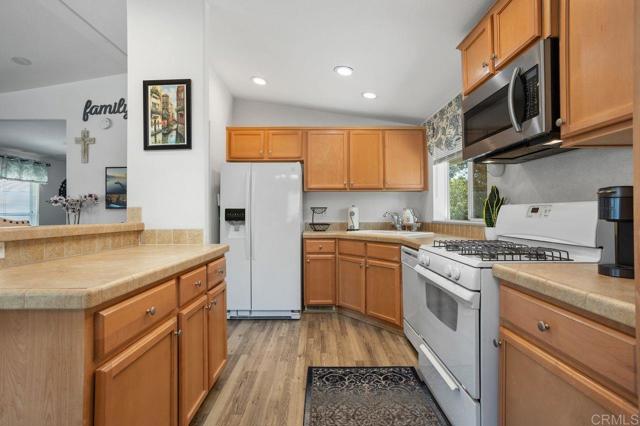 18218 Paradise Mountain Road, Valley Center CA: https://media.crmls.org/mediaz/688925b8-e8e0-4345-a251-fe46c010a7d5.jpg