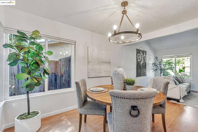 4414 Willow Glen Ct, Concord CA: https://media.crmls.org/mediaz/68895c4e-3745-4744-9d52-d6bebfa46a57.jpg