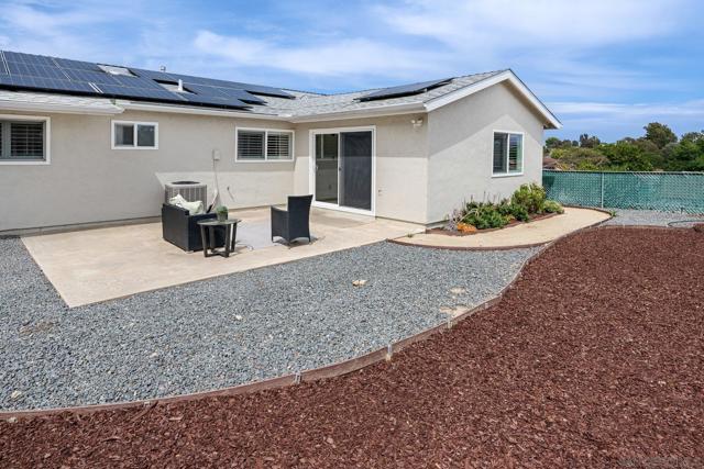 5083 Barry St, Oceanside CA: https://media.crmls.org/mediaz/6889d9fe-d85b-4660-a0a7-6740f68c3399.jpg