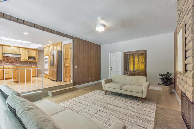 36 Barcelona Ct, Danville CA: https://media.crmls.org/mediaz/688b77ea-e118-4c4a-9bd6-4b755d6255f0.jpg