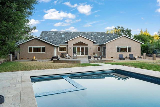 15211 Becky Lane, Monte Sereno CA: https://media.crmls.org/mediaz/688b857a-886e-4910-92ff-2ca3ad508947.jpg