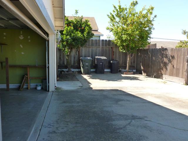 460 SE Jeremy Court, Oakdale CA: https://media.crmls.org/mediaz/688bf4b6-923d-4bd4-893a-0e38356cf138.jpg