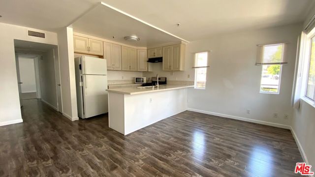 701 S Kingsley Drive, Los Angeles CA: https://media.crmls.org/mediaz/688c626f-1f97-42d0-ade1-c0d7772ef1a6.jpg