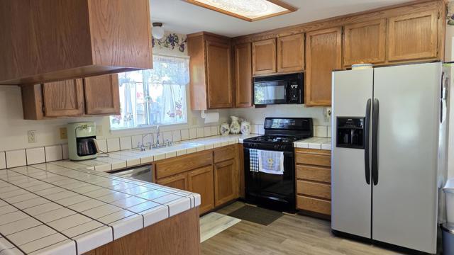 1046 Santa Barbara Street, Los Banos CA: https://media.crmls.org/mediaz/688d414d-d6ef-4509-b298-cfde43ca444b.jpg