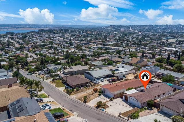 1210 Maria Ave, Spring Valley CA: https://media.crmls.org/mediaz/688d8346-cba8-42eb-bf79-705a32efe7b1.jpg