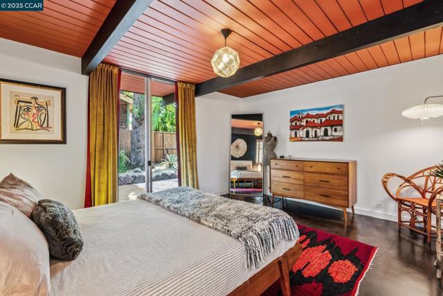 232 Clyde Dr, Walnut Creek CA: https://media.crmls.org/mediaz/688da8ab-bd0b-48dc-8d09-d2ec14070a2f.jpg