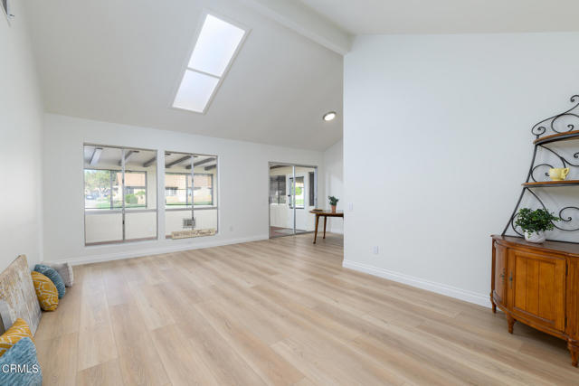 Detail Gallery Image 12 of 37 For 24121 Village 24, Camarillo,  CA 93012 - 2 Beds | 2 Baths