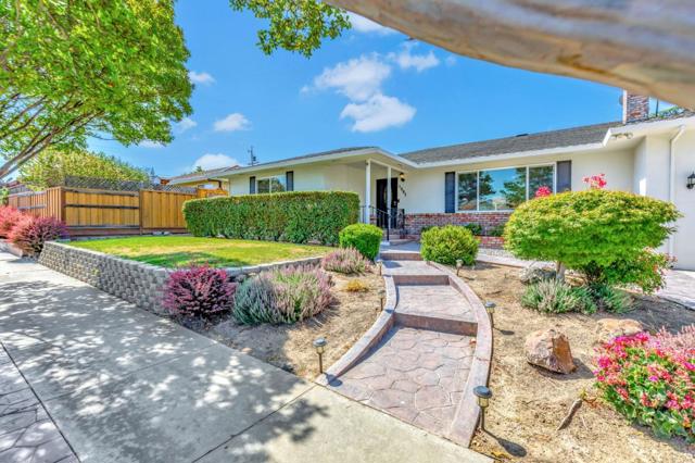 1081 Oak Street, Hollister CA: https://media.crmls.org/mediaz/688e38a9-c045-412c-9518-bd3c0727b3c1.jpg