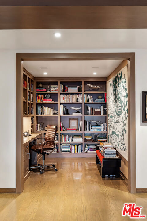 8814 Pinto Place, Los Angeles CA: https://media.crmls.org/mediaz/688ed3d4-b394-4772-9ded-326d8d7fde94.jpg