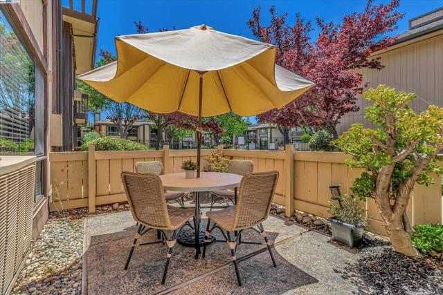 Image 22 of 31 For 39139 Argonaut Way  111