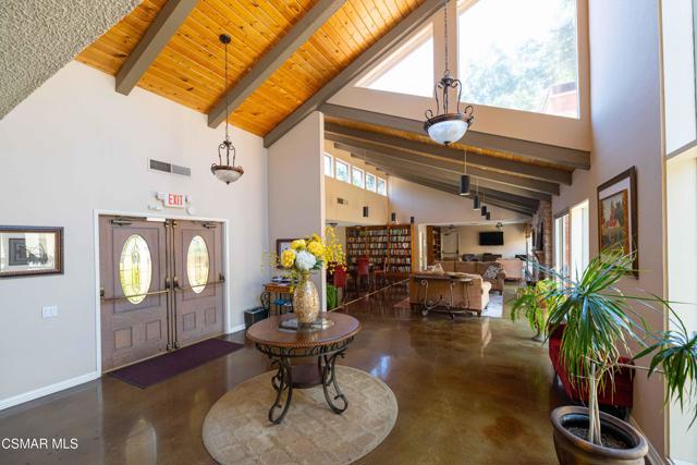 460 Arbor Lane Court, Thousand Oaks CA: https://media.crmls.org/mediaz/688eeab9-6fb6-42c7-8937-a187b538d952.jpg