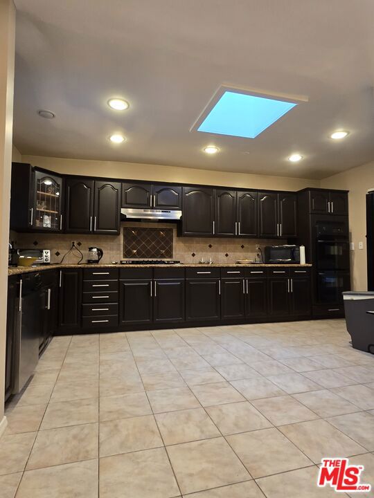1481 Benedict Canyon Drive, Beverly Hills CA: https://media.crmls.org/mediaz/688ef0f2-7cf6-4e0e-86dd-00d0c1105836.jpg