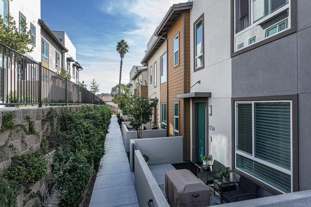 Detail Gallery Image 30 of 43 For 958 Foxwood Ln, Vista,  CA 92081 - 1 Beds | 2 Baths