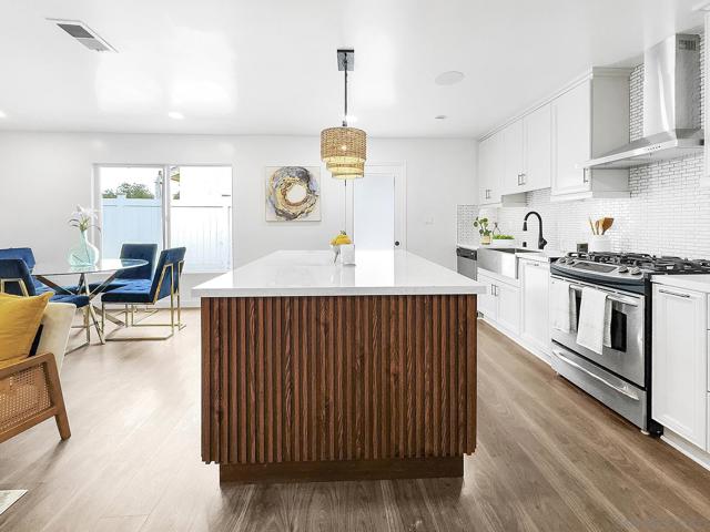 1427 Signal Ave, San Diego CA: https://media.crmls.org/mediaz/688f5c9f-ec2f-49e2-9550-996832657190.jpg
