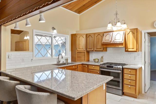 Detail Gallery Image 9 of 55 For 843 Alta Vista Dr, Vista,  CA 92084 - 3 Beds | 2 Baths