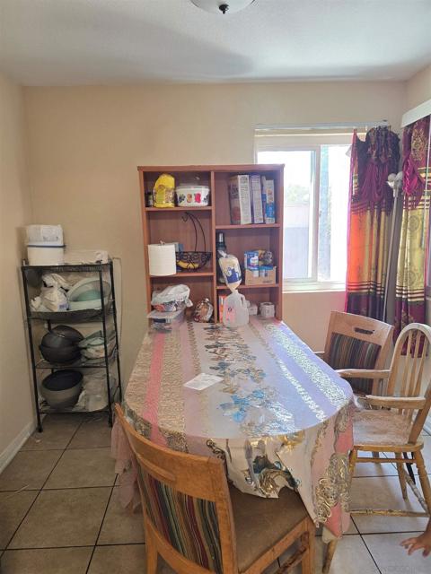 340 W 15Th Ave, Escondido CA: https://media.crmls.org/mediaz/688fa4e6-d15c-4deb-8aee-6a9aa92732c5.jpg