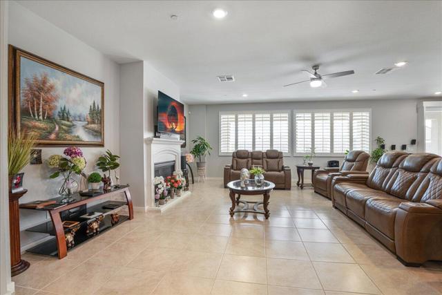40804 Varese Street, Indio CA: https://media.crmls.org/mediaz/68906c28-7925-482f-ab39-03f2ec584be4.jpg