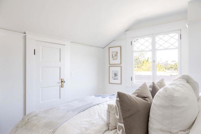 4171 Ibis St, Mission Hills (San Diego) CA: https://media.crmls.org/mediaz/6890880a-e93b-4f5e-bdbe-c08479a1fbe5.jpg