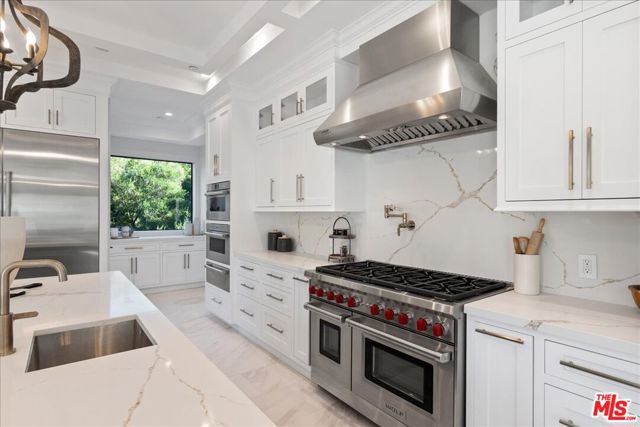 4351 Vanalden Avenue, Tarzana CA: https://media.crmls.org/mediaz/68908b05-e0d2-4303-acc7-855e9353fe88.jpg