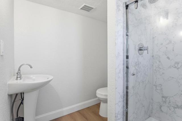 1361 Hillcrest Road, Hollister CA: https://media.crmls.org/mediaz/6890b185-b48f-4423-ae00-e1ca22bfb873.jpg