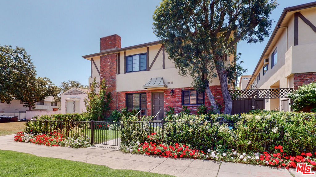 1833 Manning Avenue #5