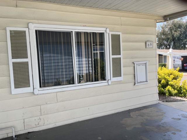 2250 N Broadway, Escondido CA: https://media.crmls.org/mediaz/689130bb-c43d-4c8a-9c12-44cc8d0ca7c2.jpg