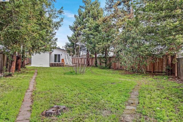 36517 Cherry St, Newark CA: https://media.crmls.org/mediaz/6891e010-8267-4c17-b0da-64fc78d5bb63.jpg