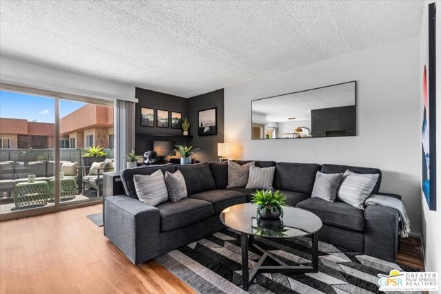 400 N Sunrise Way, Palm Springs CA: https://media.crmls.org/mediaz/6891e521-8176-483e-81bf-132c16b2523d.jpg