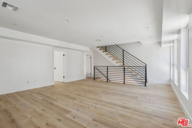 2111 1/2 Holly Drive, Los Angeles CA: https://media.crmls.org/mediaz/689216e1-7f12-4a90-92aa-10a9e82587f5.jpg