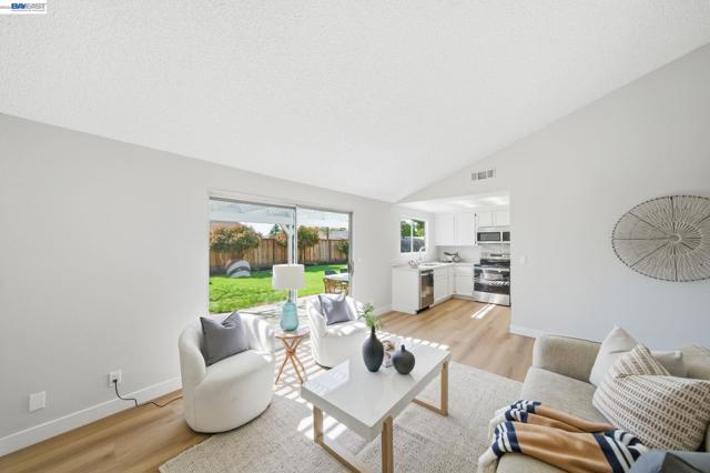 Image 11 of 47 For 5981 Skylinks